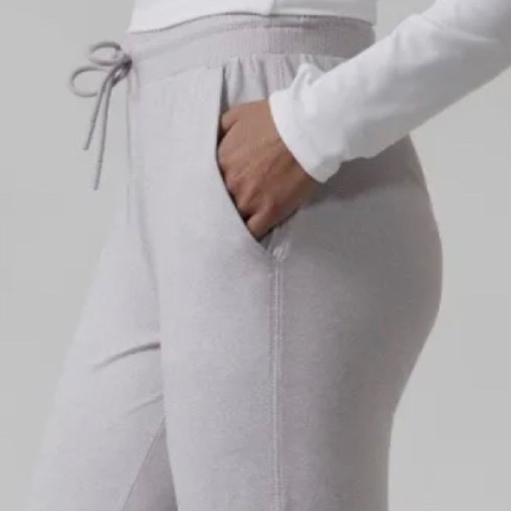 NWT Athleta Uptempo Jogger light gray size 3X.